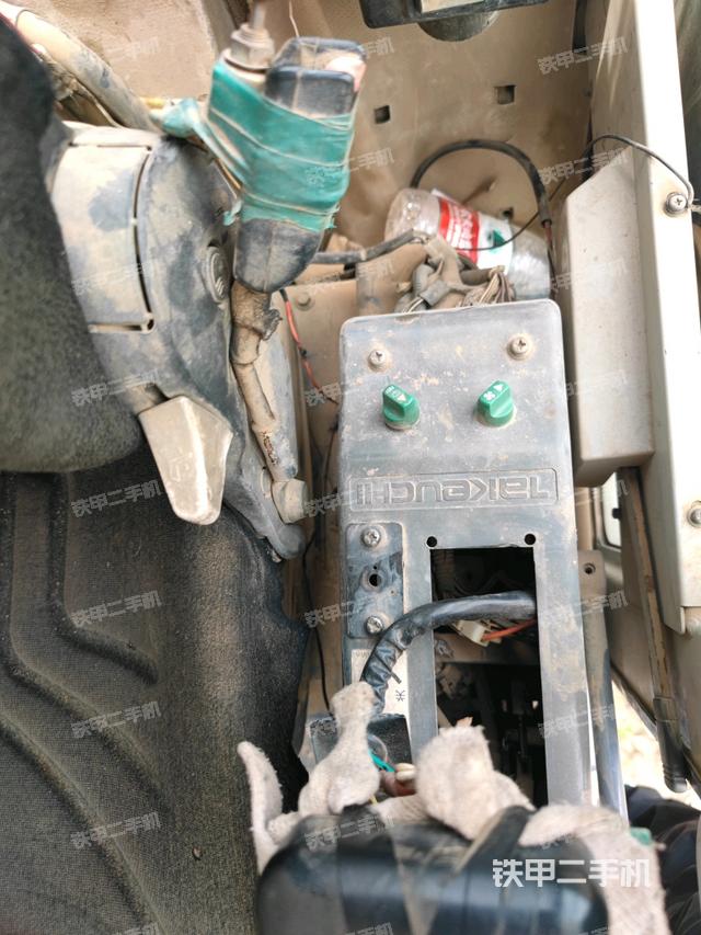 座椅左側(cè)控制臺(tái)/音響/含左手柄（駕駛室部分）