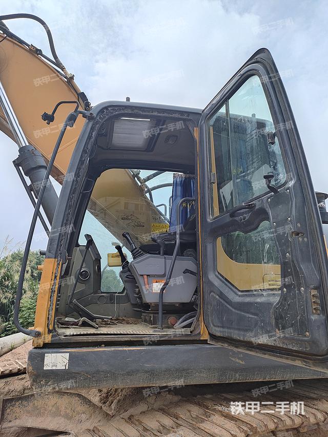 驾驶室整体（整机外观）