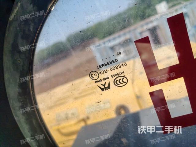 后窗玻璃角標（駕駛室部分）