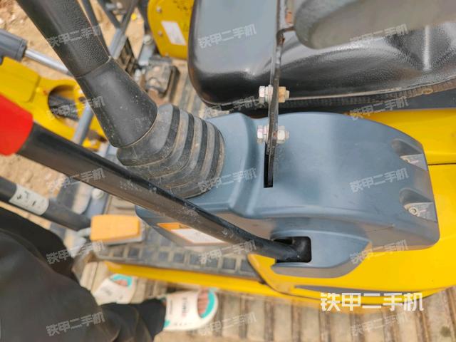 座椅右侧控制台/钥匙门/油门/含右手柄（驾驶室部分）