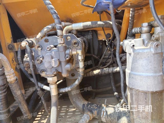 液壓泵斜45?左（大件艙室）