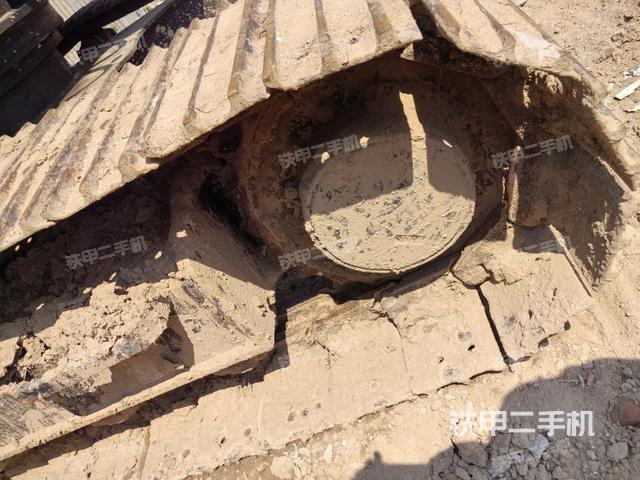 右驅(qū)動輪（行走機構(gòu)）