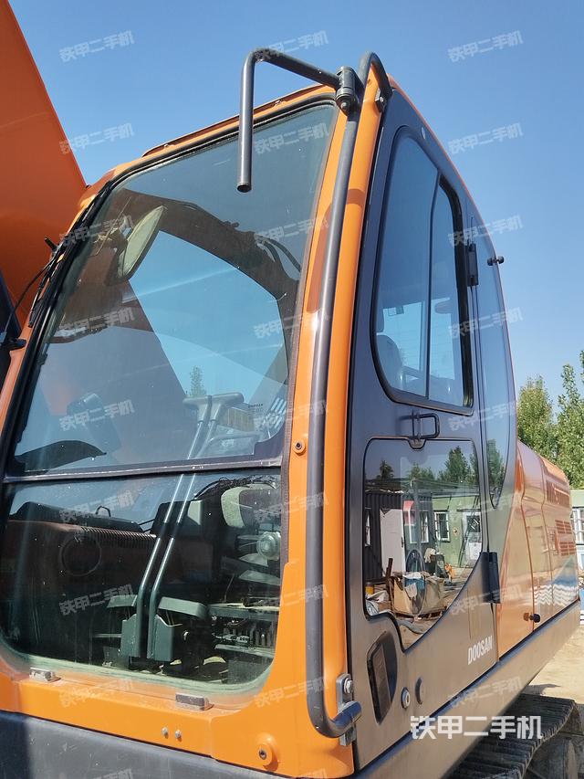 驾驶室整体（整机外观）