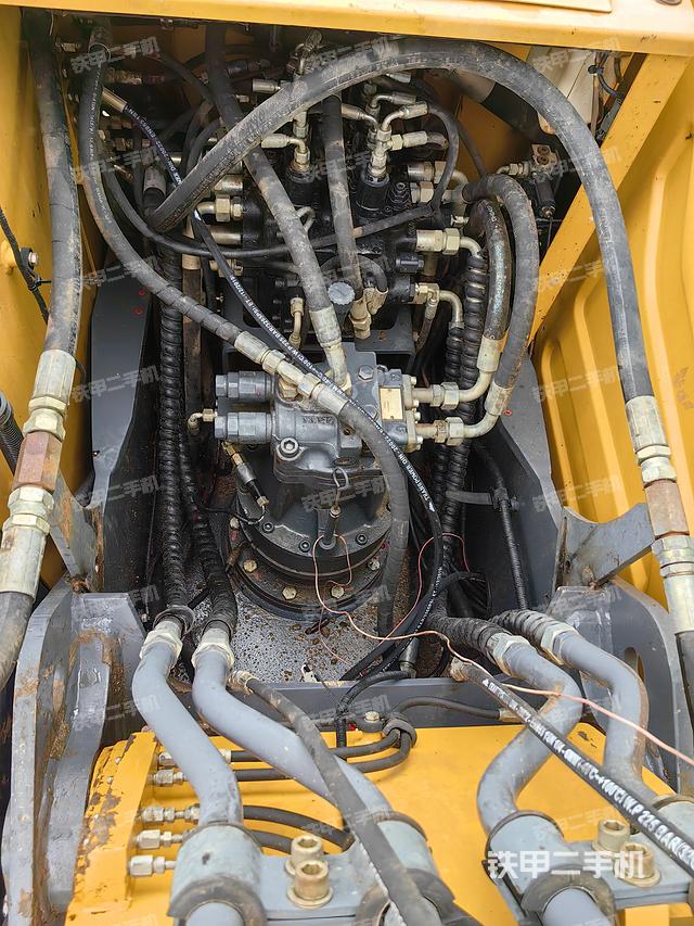 回转马达和主控阀（整机外观）