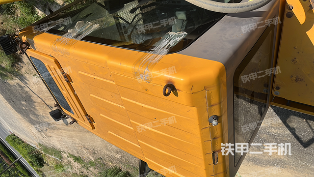 驾驶室顶部（整机外观）