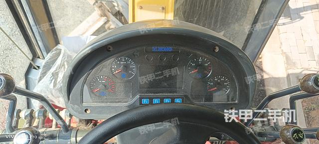 驾驶室操作台（设备外观及核心部件）