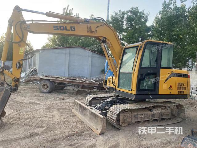 山东临工E675F挖掘机