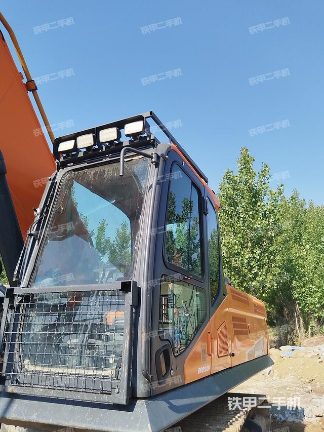 驾驶室整体（整机外观）