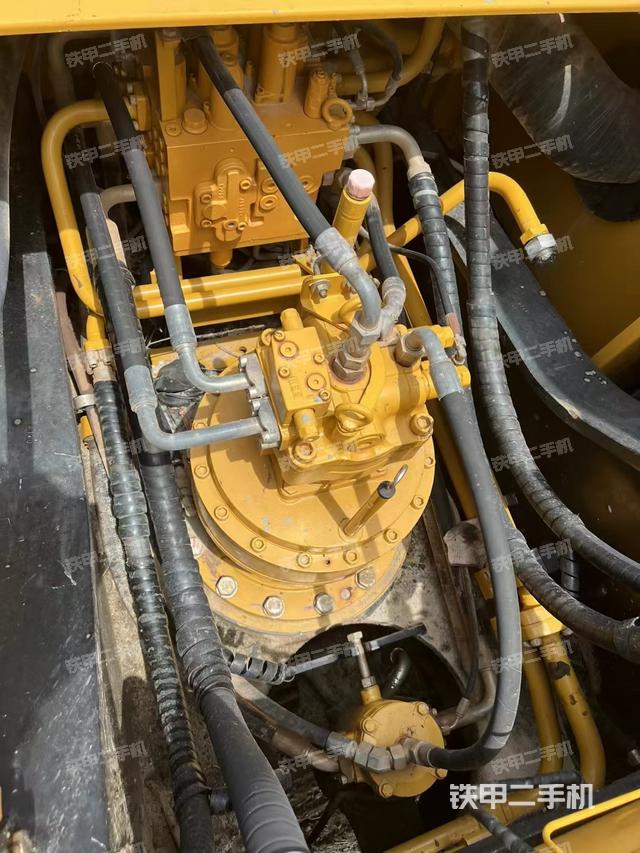 回转马达和主控阀（整机外观）