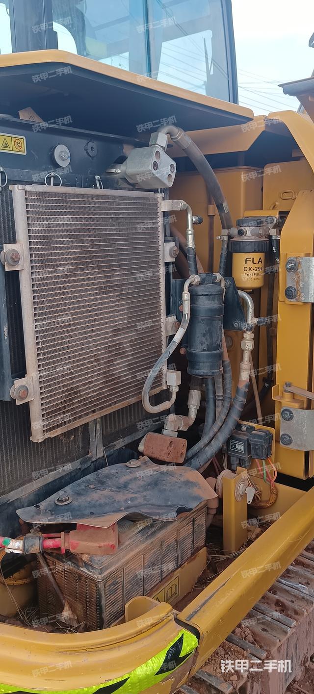 回转马达和主控阀（整机外观）