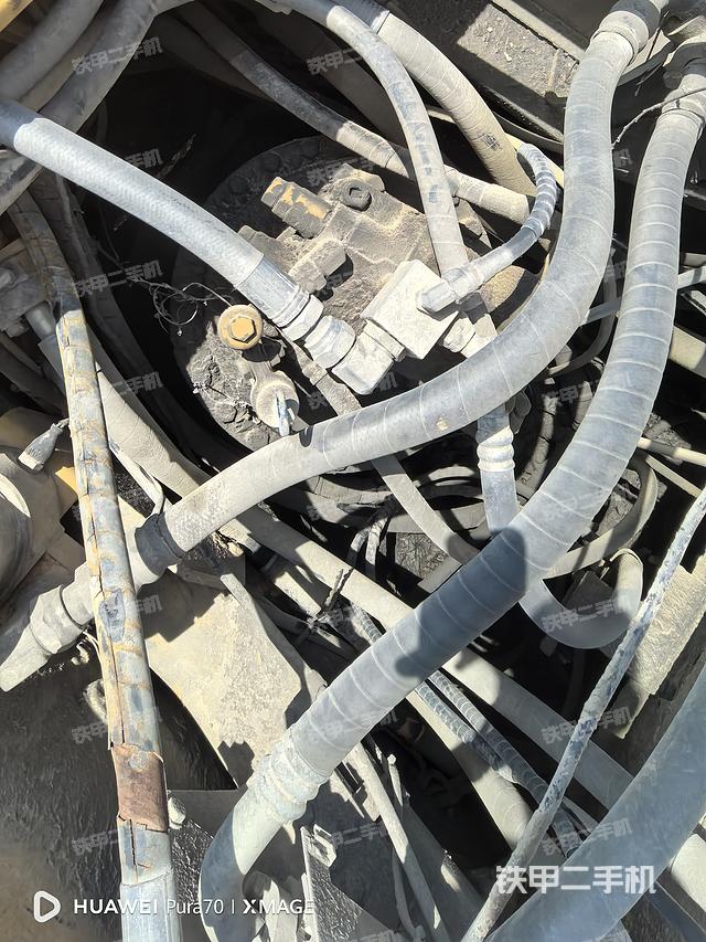 回转马达和主控阀（整机外观）