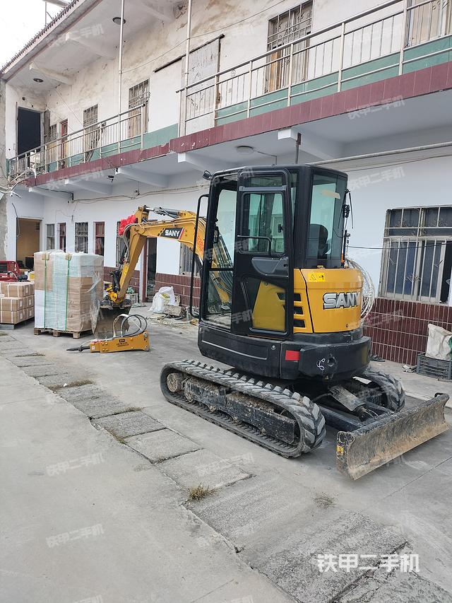 驾驶室顶部（整机外观）