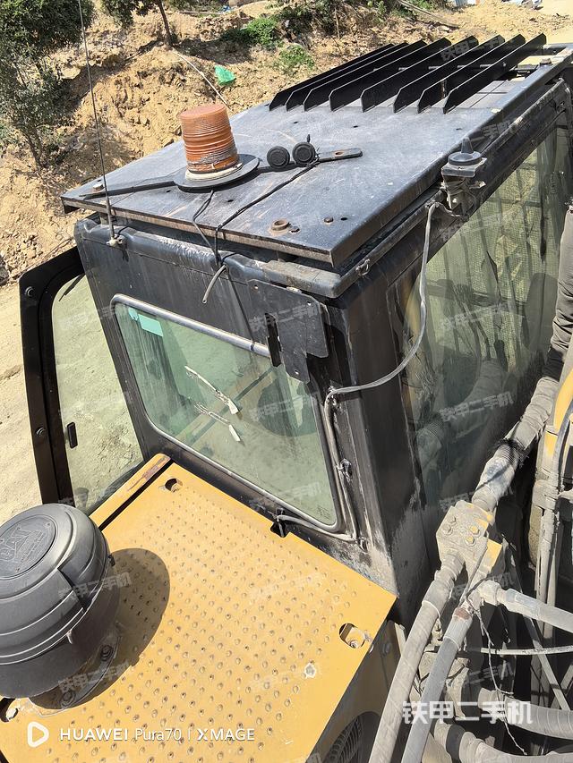 驾驶室顶部（整机外观）