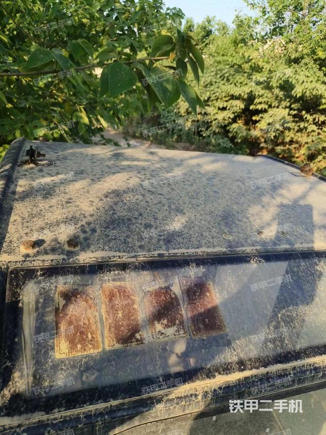 驾驶室顶部（整机外观）