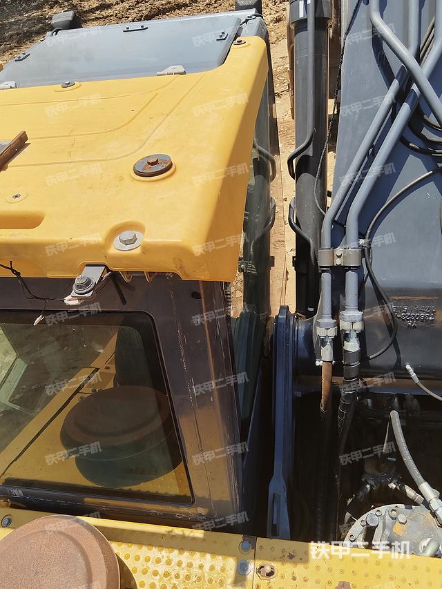 驾驶室顶部（整机外观）