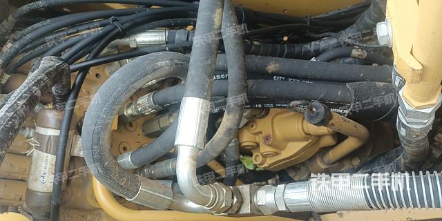 回转马达和主控阀（整机外观）