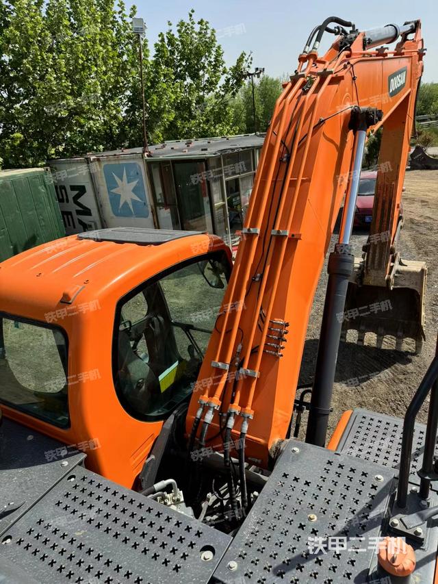 驾驶室顶部（整机外观）