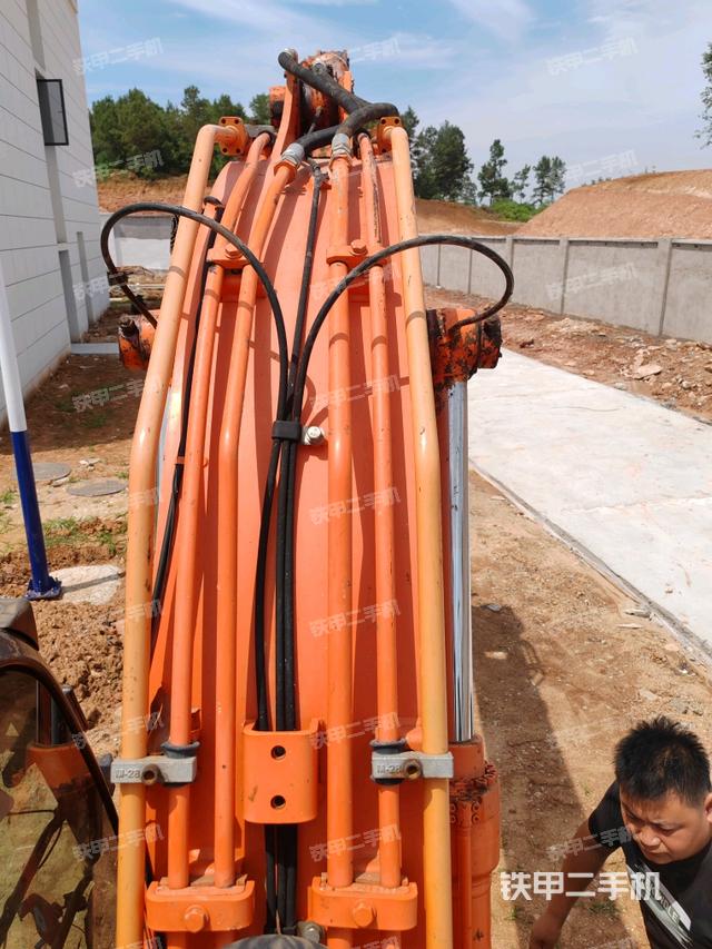 大臂背部俯視(工作和回轉(zhuǎn)裝置) 大臂背部俯視(工作和回轉(zhuǎn)裝置)