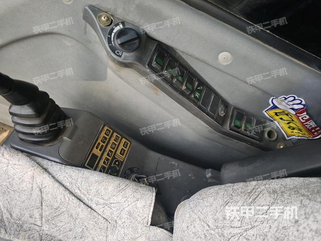 座椅右側(cè)控制臺(tái)/鑰匙門(mén)/油門(mén)/含右手柄（駕駛室部分）