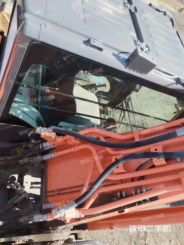 驾驶室顶部（整机外观）