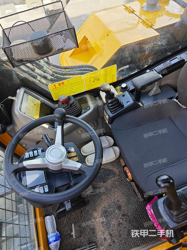 驾驶室整体（整机外观）