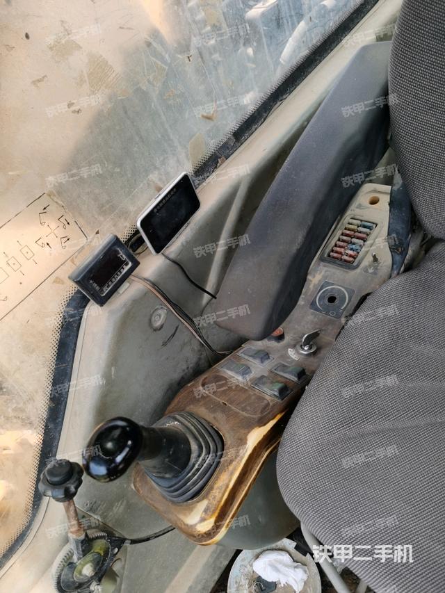 后窗玻璃角標(biāo)（駕駛室部分）