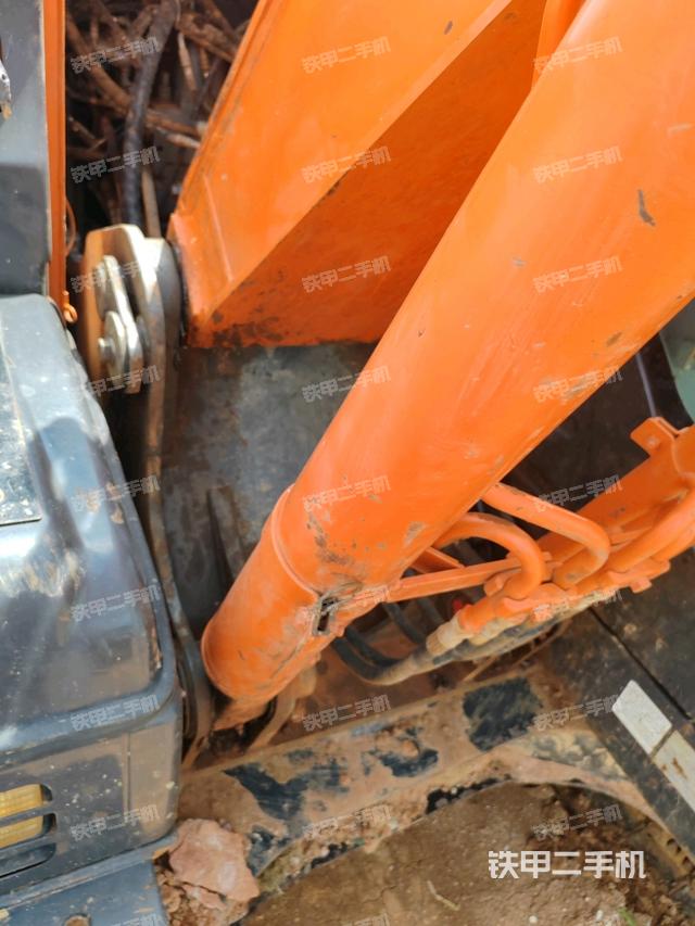 大臂根部?斜視(工作和回轉(zhuǎn)裝置) 大臂根部?斜視(工作和回轉(zhuǎn)裝置)