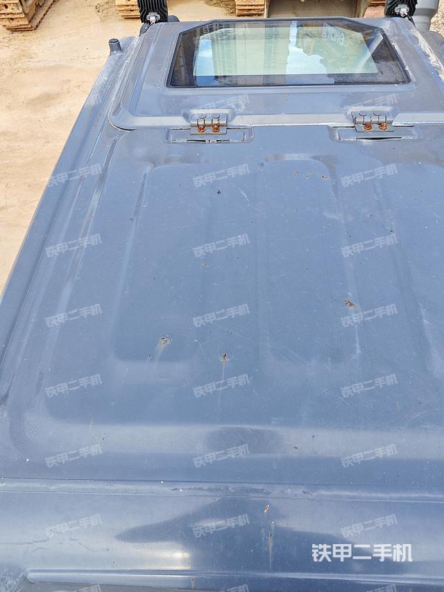 驾驶室顶部（整机外观）