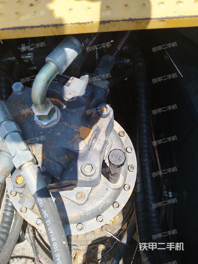 回转马达和主控阀（整机外观）