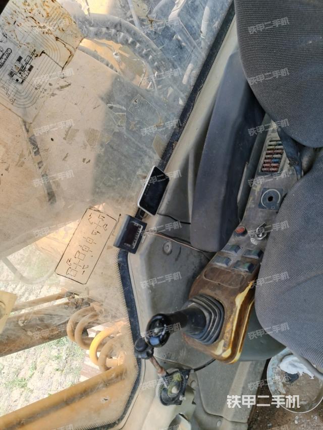 左后方玻璃角標(biāo)（駕駛室部分）