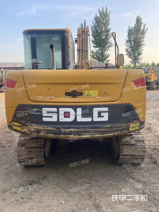 驾驶室顶部（整机外观）