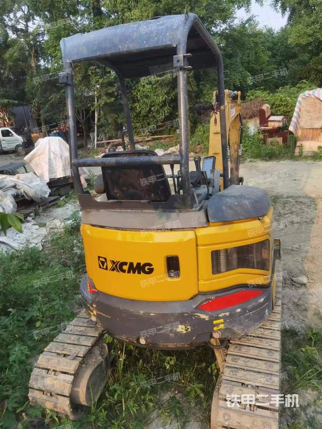 回转马达和主控阀（整机外观）