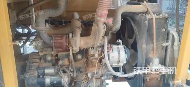 发动机左侧（整机外观及大件）