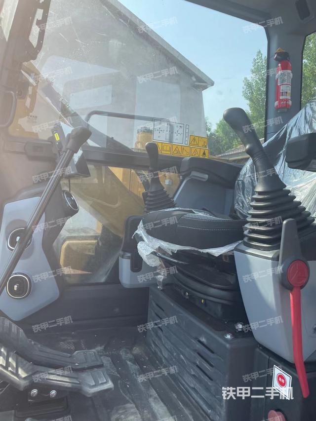 驾驶室整体（整机外观）