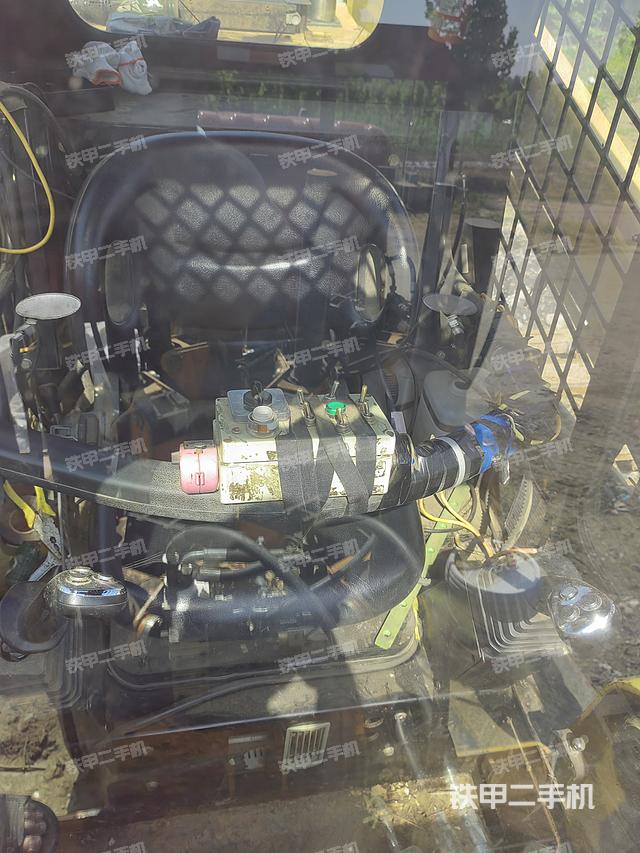 驾驶室操作台（设备外观及核心部件）