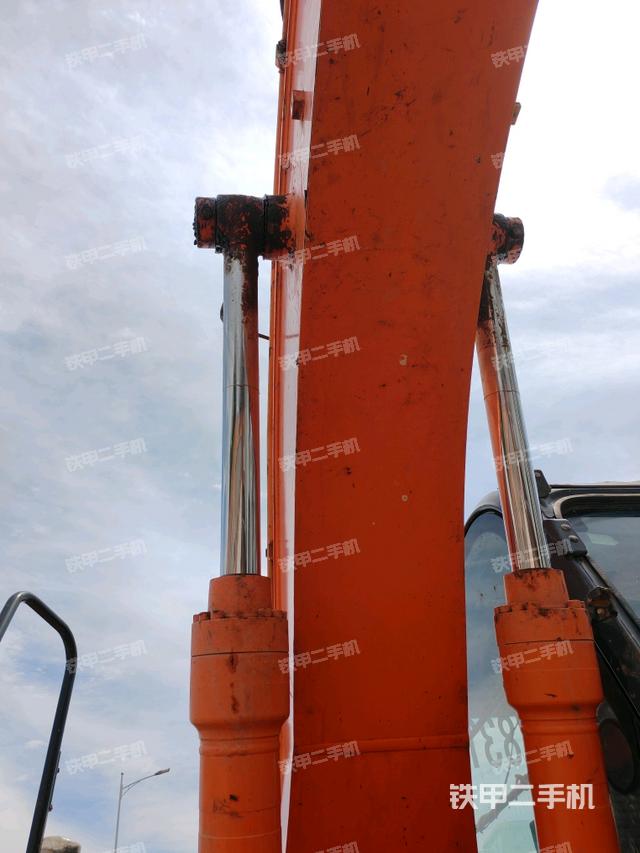 大臂油缸整體?豎拍(工作和回轉(zhuǎn)裝置) 大臂油缸整體?豎拍(工作和回轉(zhuǎn)裝置)