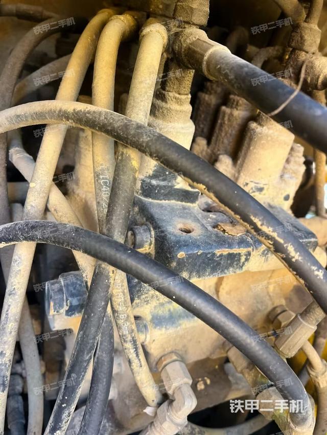 回转马达和主控阀（整机外观）