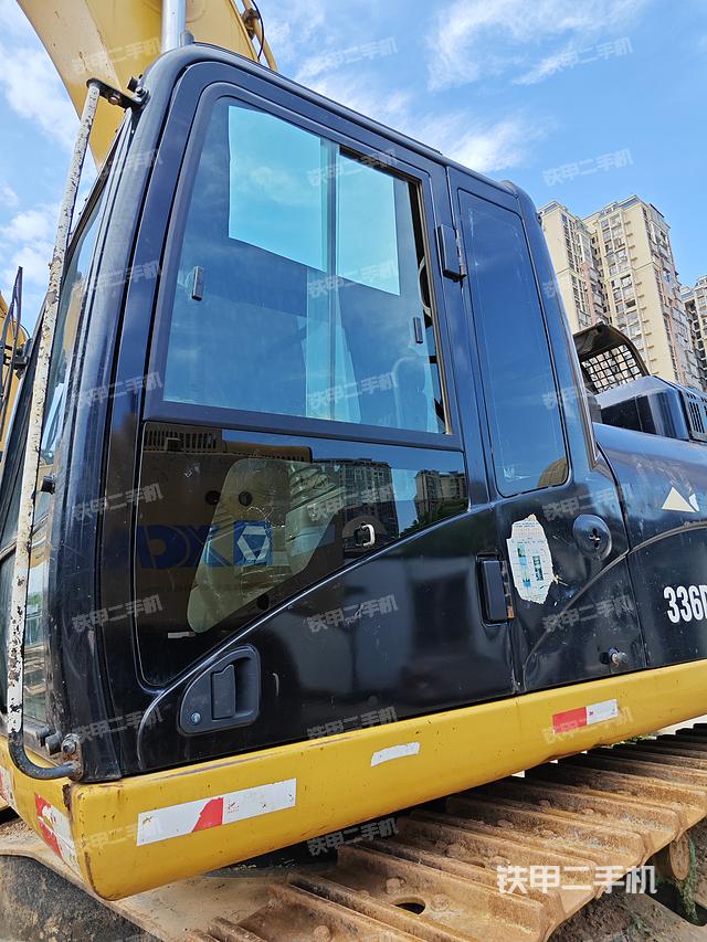 驾驶室顶部（整机外观）