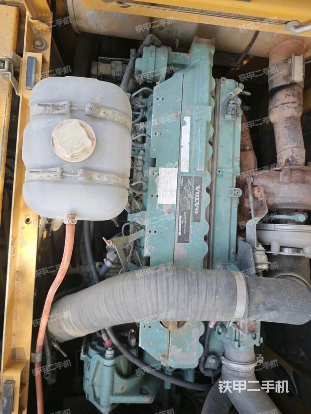 發(fā)動(dòng)機(jī)室（上車(chē)部件）