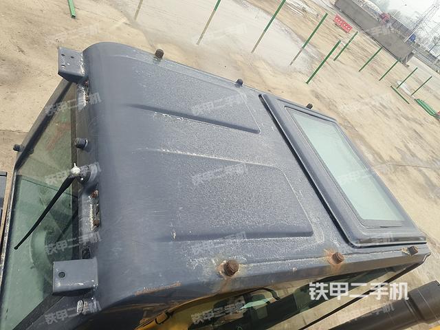 驾驶室顶部（整机外观）