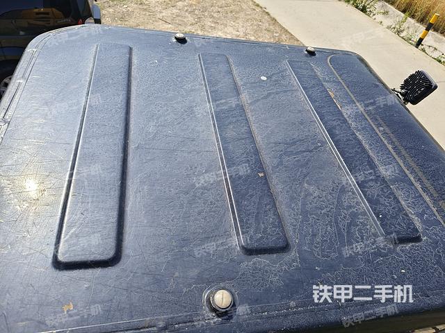 驾驶室顶部（整机外观）