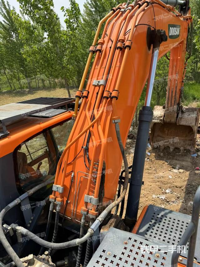 驾驶室顶部（整机外观）