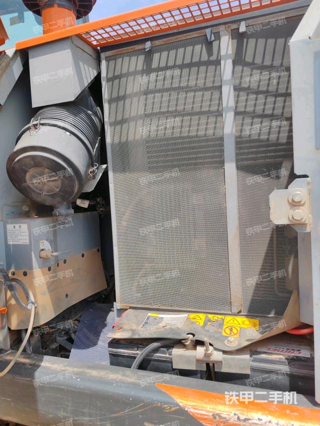 散熱器正面(大件艙室) 散熱器正面(大件艙室)