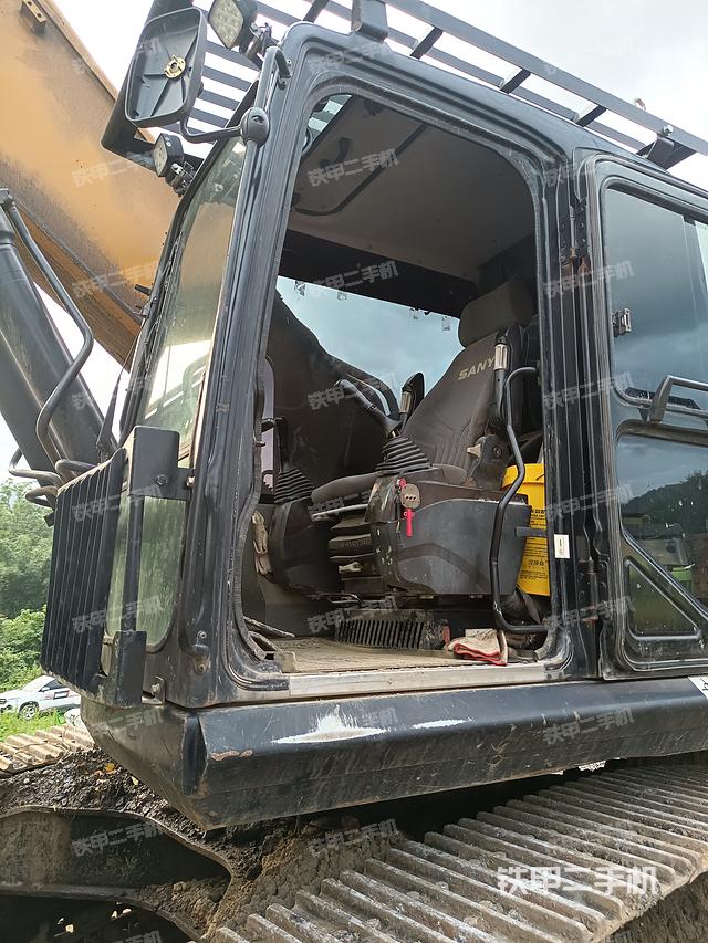 驾驶室整体（整机外观）