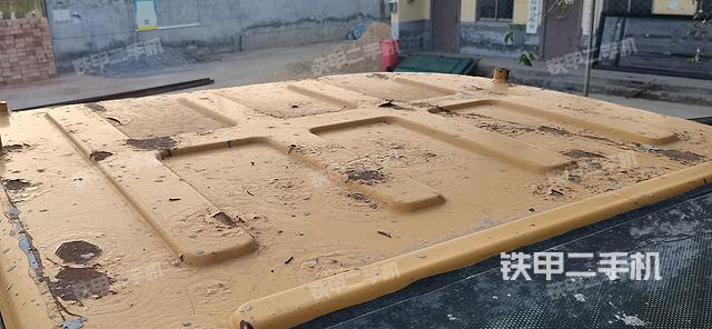 驾驶室顶部（整机外观）