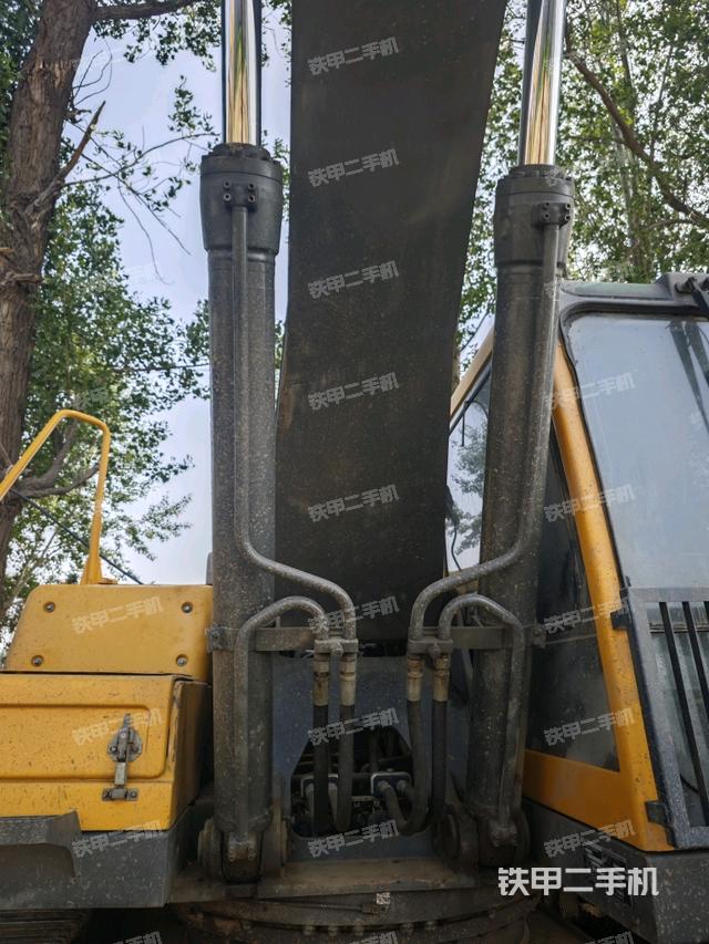 大臂油缸整體?豎拍（工作和回轉(zhuǎn)裝置）