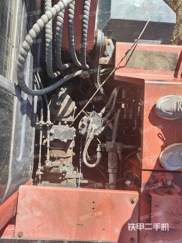 回转马达和主控阀（整机外观）