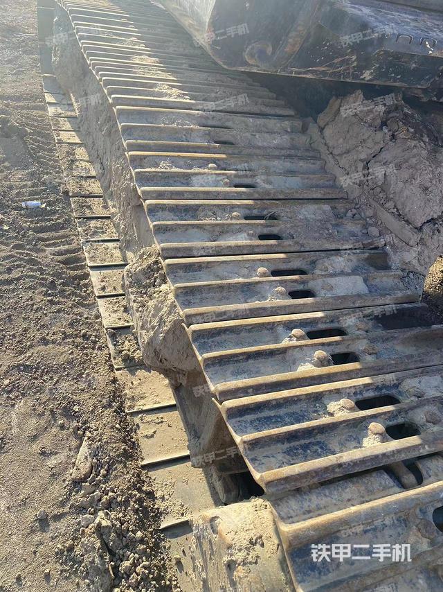 驾驶室顶部（整机外观）