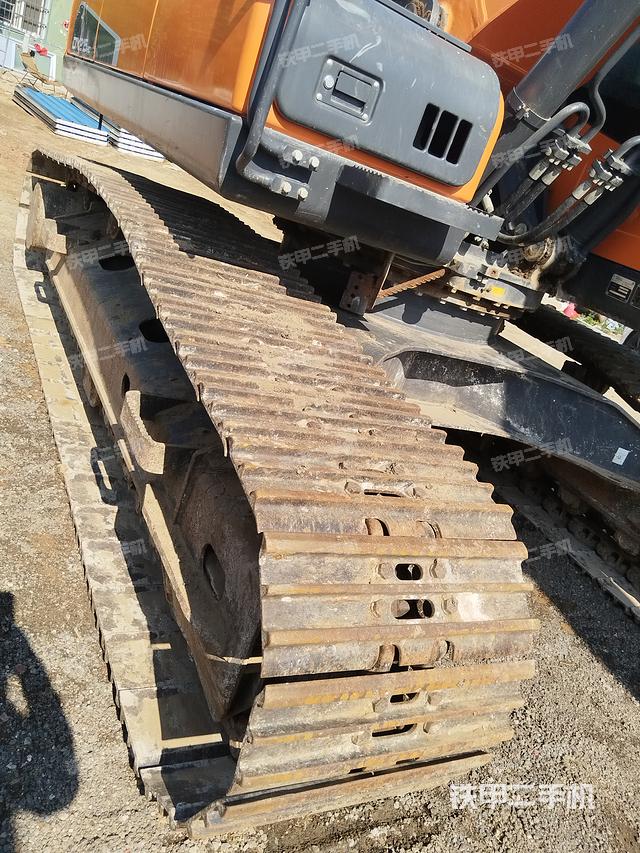 单侧履带整体（整机外观）