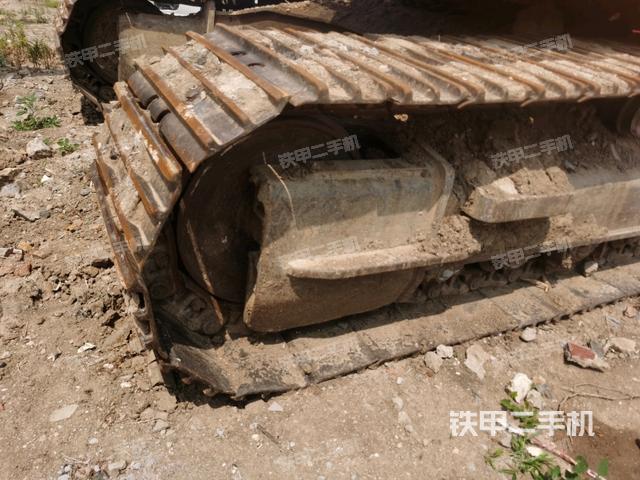 右驅(qū)動輪（行走機構(gòu)）